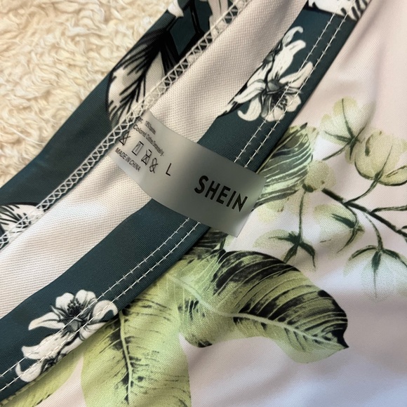 SHEIN NWOT Tropical Bikini Bottom - Picture 2 of 5